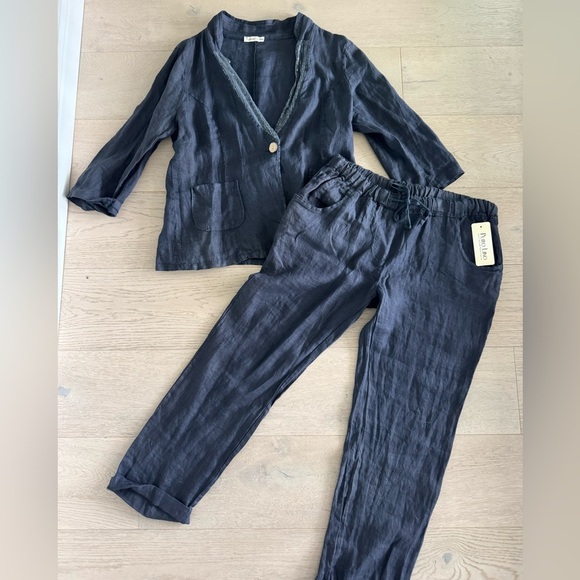 Italian 100% linen 2 piece set (pants and blazer)
Size XXL - Picture 1 of 16